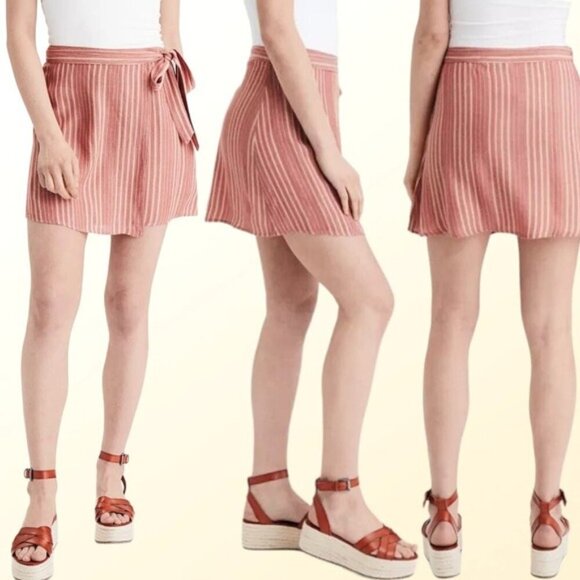 AMERICAN EAGLE High-Waisted Tie Wrap Mini Skirt Sz Small Blush - Picture 1 of 5